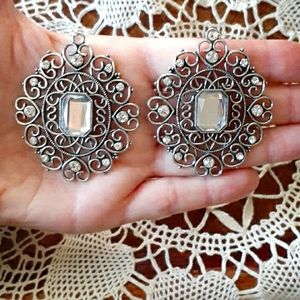 👉*NWOT* FANCY ANTIQUE SILVER COLOR SCROLLWORK & CRYSTAL RHINESTONE EARRINGS
